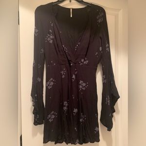 Free People Dress Tunic Long Sleeve Black with Gray Embroidered Flowers Size 4